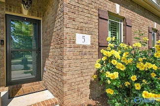 5 Leyland Dr SW, Huntsville, AL 35824