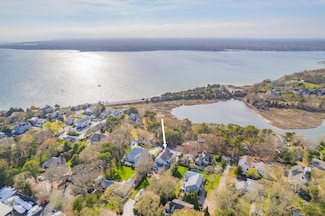 21 Bayview Rd, Mashpee, MA 02649