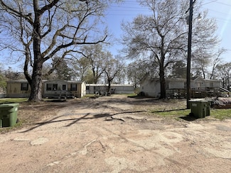 988 N 2nd St, Timpson, TX 75975