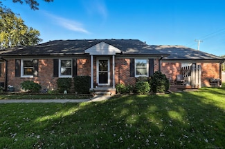 403 Bon Brae Ct, Saint Clair Shores, MI 48081
