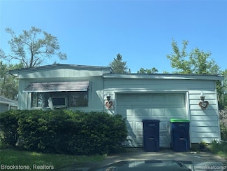 213 E Oak St, Saint Charles, MI 48655