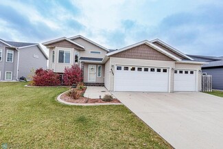 4567 15th St S, Moorhead, MN 56560
