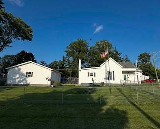 105 College Corner Ave, Liberty, IN 47353
