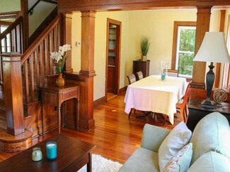 345 Adams Ln, Warren, RI 02885
