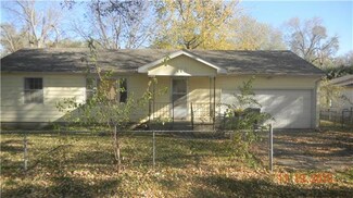 118 S 7th St, Edwardsville, KS 66111