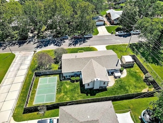 6124 Clarendon St, Bel Aire, KS 67220