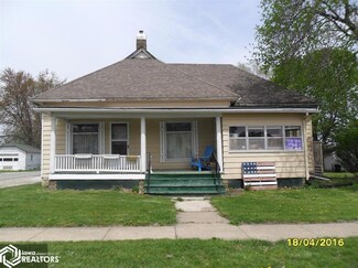 615 Benton Ave E, Albia, IA 52531
