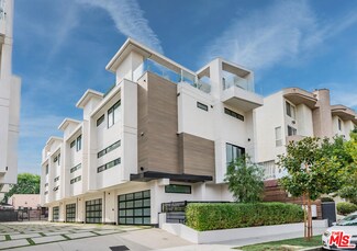 4522 N Via Nova Dr, Sherman Oaks, CA 91403