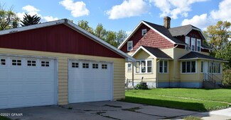 525 N Mckinley St, Warren, MN 56762
