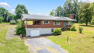 606 Spring St, Hurt, VA 24563