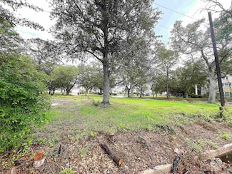 3737 Lakeshore Dr, Port Arthur, TX 77642