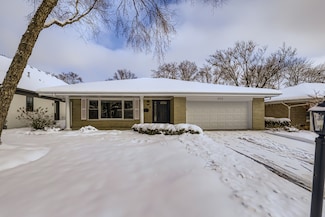 303 S Fernandez Ave, Arlington Heights, IL 60005