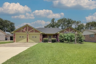414 Daffodil St, Lake Jackson, TX 77566