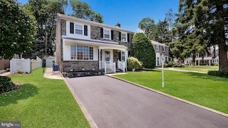 1435 Sunnyhill Ln, Havertown, PA 19083