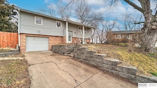 9012 Suffolk Cir, Omaha, NE 68127