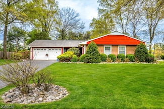 27 Landry Rd, Somerset, NJ 08873
