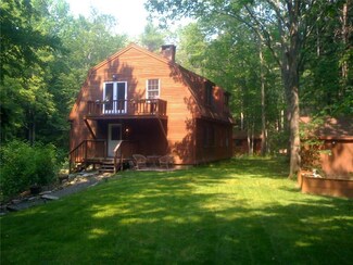 2 Brookside Ln Unit B, Cape Neddick, ME 03902