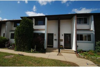 10 Lincoln Ln Unit C, Dayton, NJ 08810