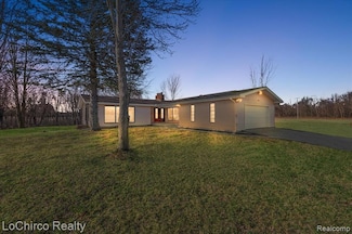 8603 N Owosso Rd, Fowlerville, MI 48836
