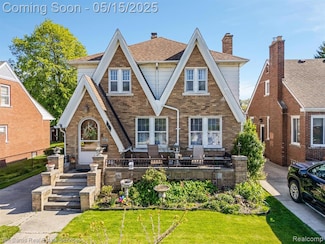 7436 Coolidge, Center Line, MI 48015