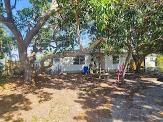 714 Gray St S, Gulfport, FL 33707