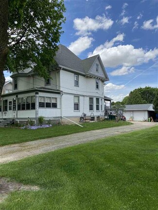 227 W Oak Grove St, Juneau, WI 53039
