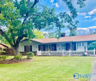 2421 Crestview Dr SE, Decatur, AL 35601