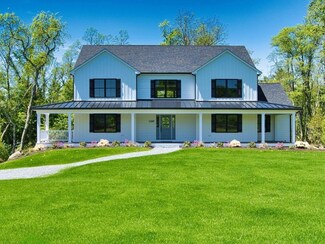 1289 Crandall Rd, Tiverton, RI 02878