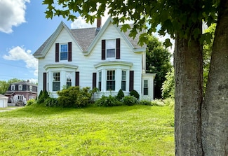 89 Washington St, Calais, ME 04619