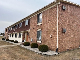 1900 River Rd Unit C6, Marysville, MI 48040