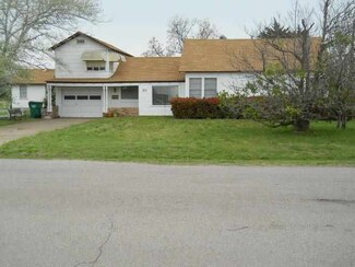 111 E Virginia St, Walters, OK 73572