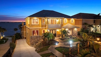 2120 N Indian River Dr, Cocoa, FL 32922