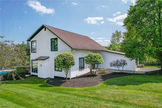 2502 Lakewatch Ln, Skaneateles, NY 13152