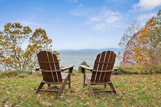 16 Lakewood Pkwy, Burlington, VT 05408