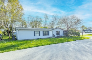 402 N High St, Jamestown, IN 46147