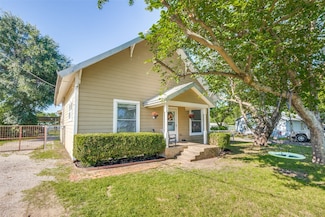 1009 W 7th St, Justin, TX 76247