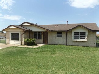 4708 SE Mieling Dr, Lawton, OK 73501