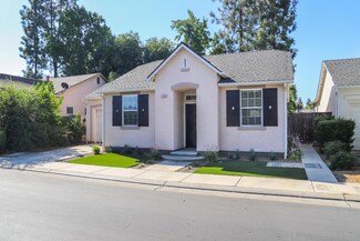 3705 W Pomegranate Ln, Fresno, CA 93711