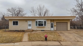 270 Dakota Place, Dickinson, ND 58601