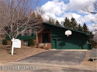 300 300 Ne Sunnyside Ct, Pine Island, MN 55963