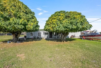 633 W Greenway Ave, Turlock, CA 95380