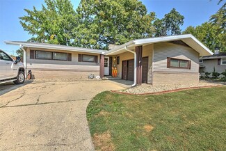52 Ridge Lane Dr, Decatur, IL 62521