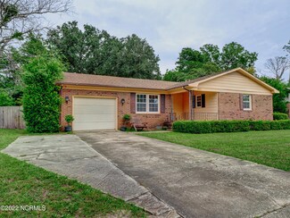 4913 Richardson Dr, Wilmington, NC 28405