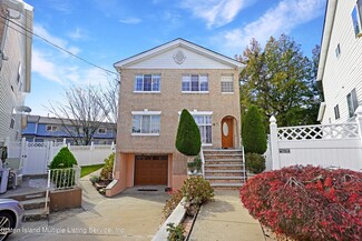 46 Mandy Ct, Staten Island, NY 10309