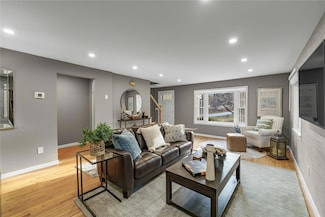 37 Hornbeck Rd, Poughkeepsie, NY 12603