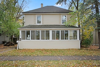956 Chestnut St, Deerfield, IL 60015
