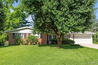 8795 Sturdy Dr, Saint Louis, MO 63126