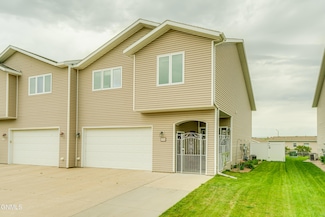 1724 Calgary Loop, Bismarck, ND 58503