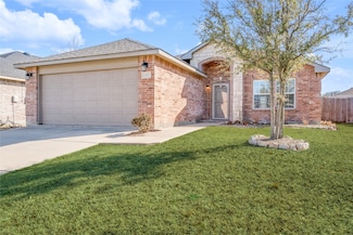 405 Emerald Creek Dr, Fort Worth, TX 76131