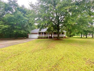 10 Virginia Dr, Hawkinsville, GA 31036
